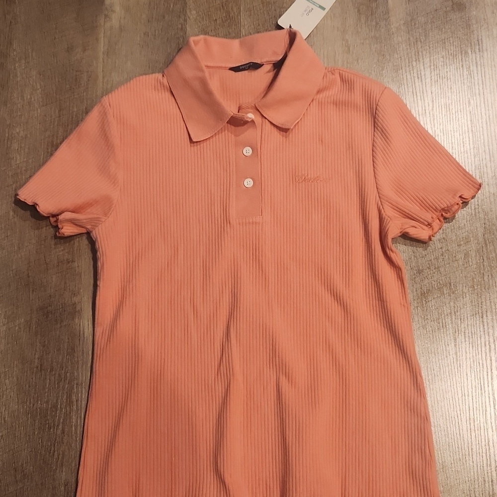 Dockers Polo with ruffle Sleeve and waist. NWT. Size M